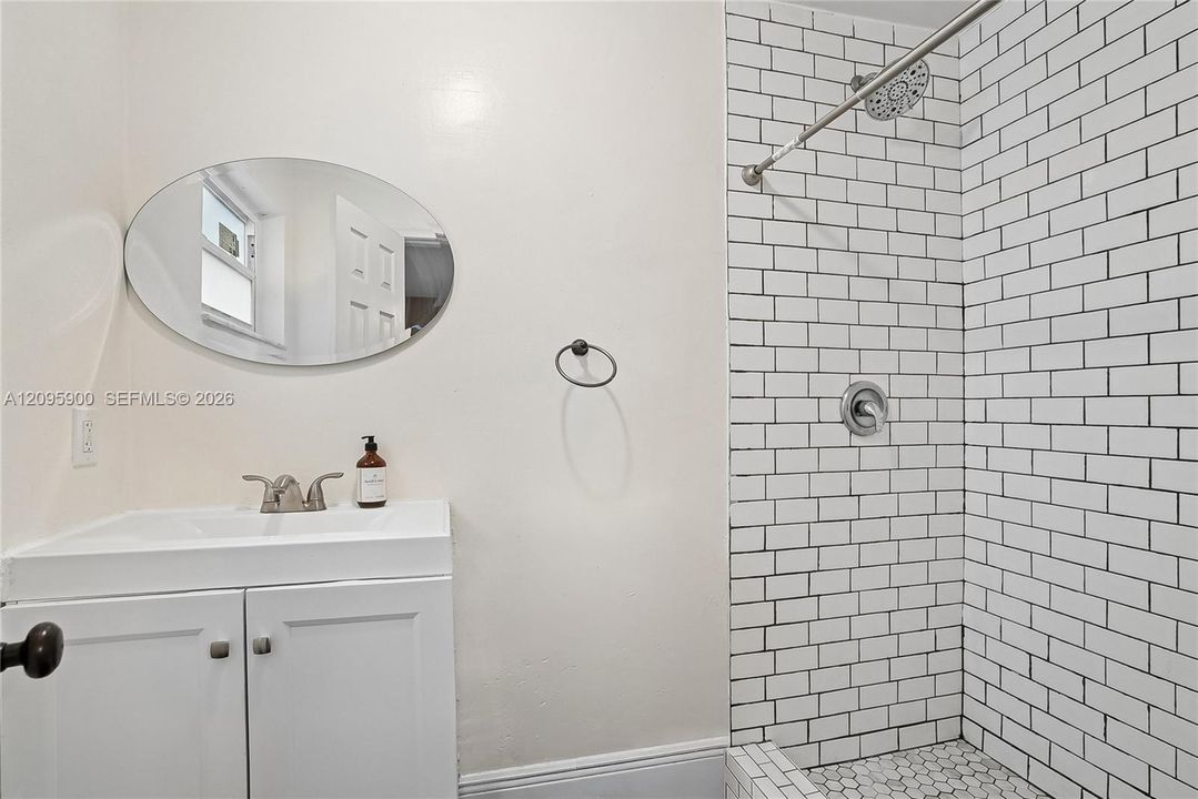 For Sale: $550,000 (4 beds, 2 baths, 1437 Square Feet)