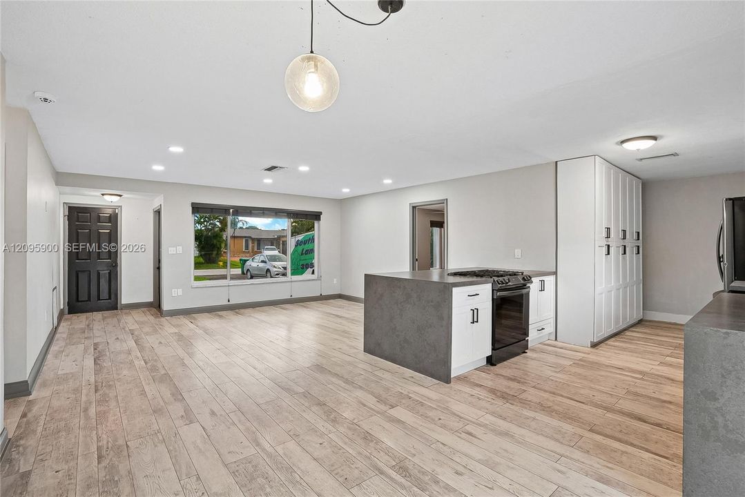 For Sale: $550,000 (4 beds, 2 baths, 1437 Square Feet)