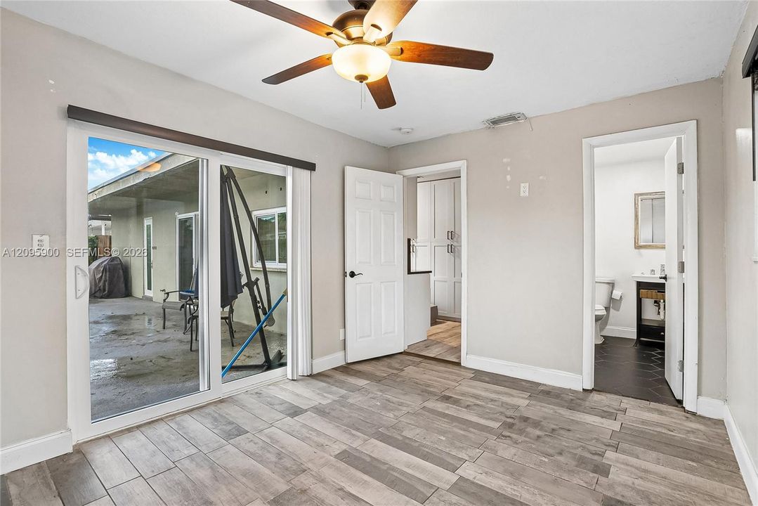 For Sale: $550,000 (4 beds, 2 baths, 1437 Square Feet)