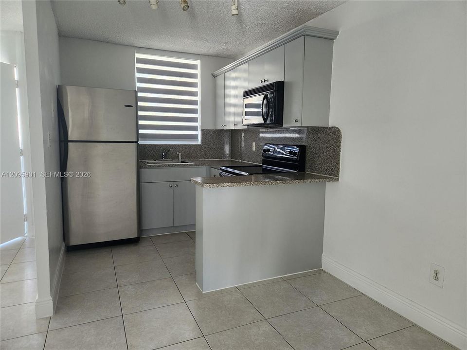 For Rent: $1,800 (1 beds, 1 baths, 620 Square Feet)