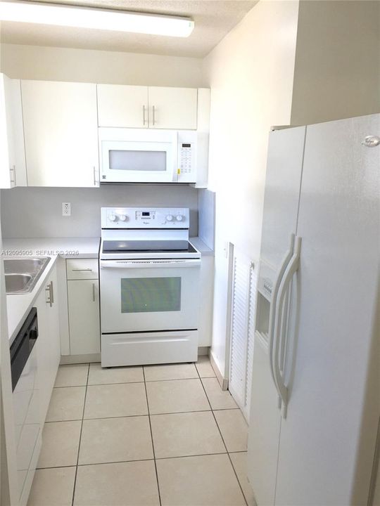 For Rent: $2,400 (2 beds, 2 baths, 1000 Square Feet)