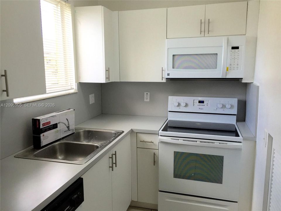 For Rent: $2,400 (2 beds, 2 baths, 1000 Square Feet)