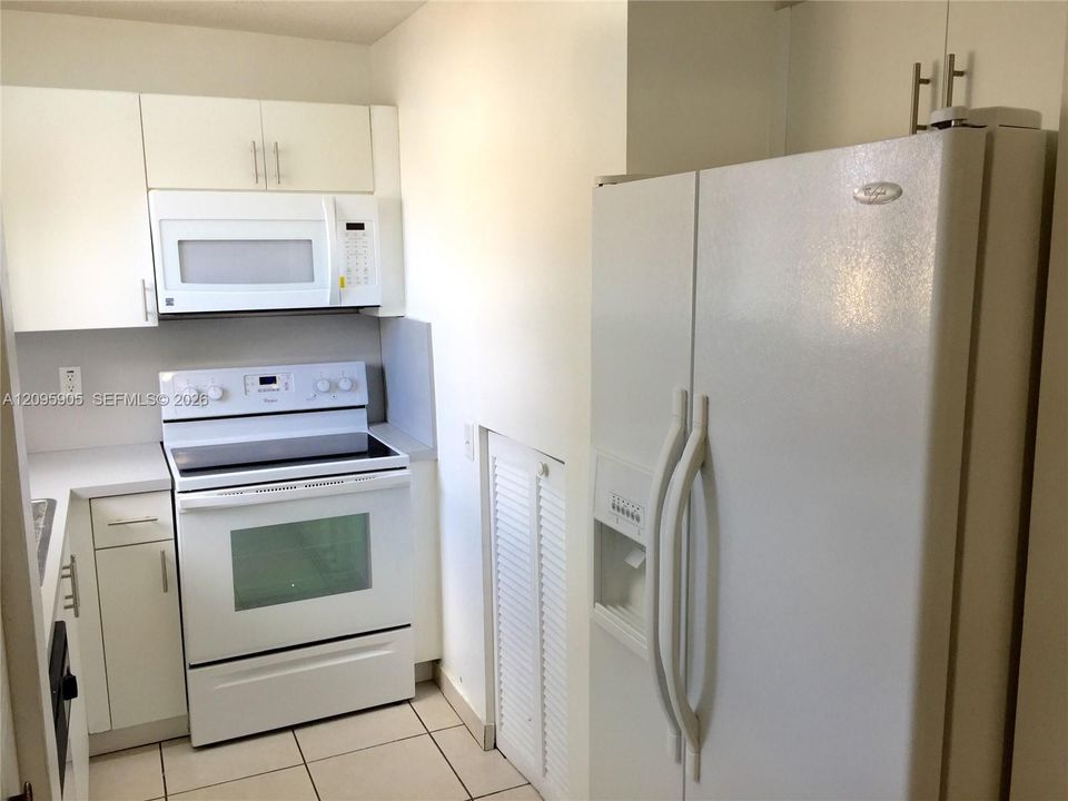 For Rent: $2,400 (2 beds, 2 baths, 1000 Square Feet)