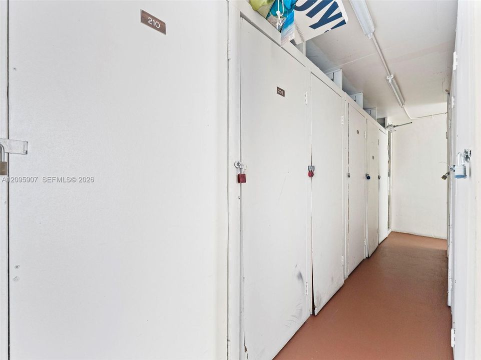 На продажу: $199,000 (2 спален, 2 ванн, 1170 Квадратных фут)