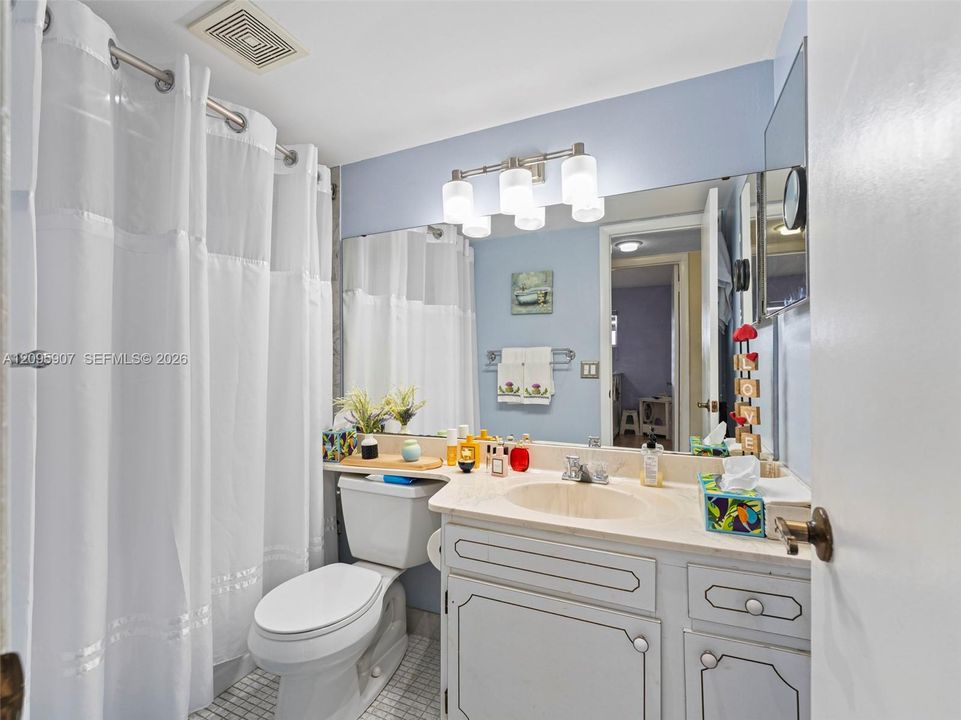 На продажу: $199,000 (2 спален, 2 ванн, 1170 Квадратных фут)