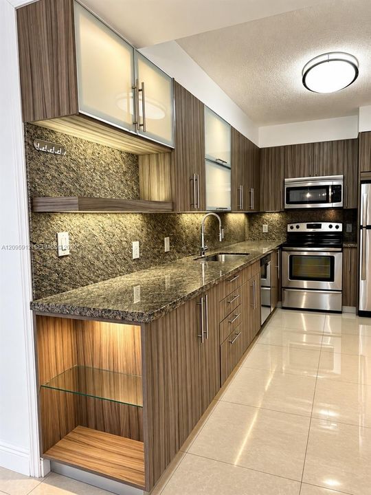 For Rent: $3,000 (1 beds, 1 baths, 1015 Square Feet)