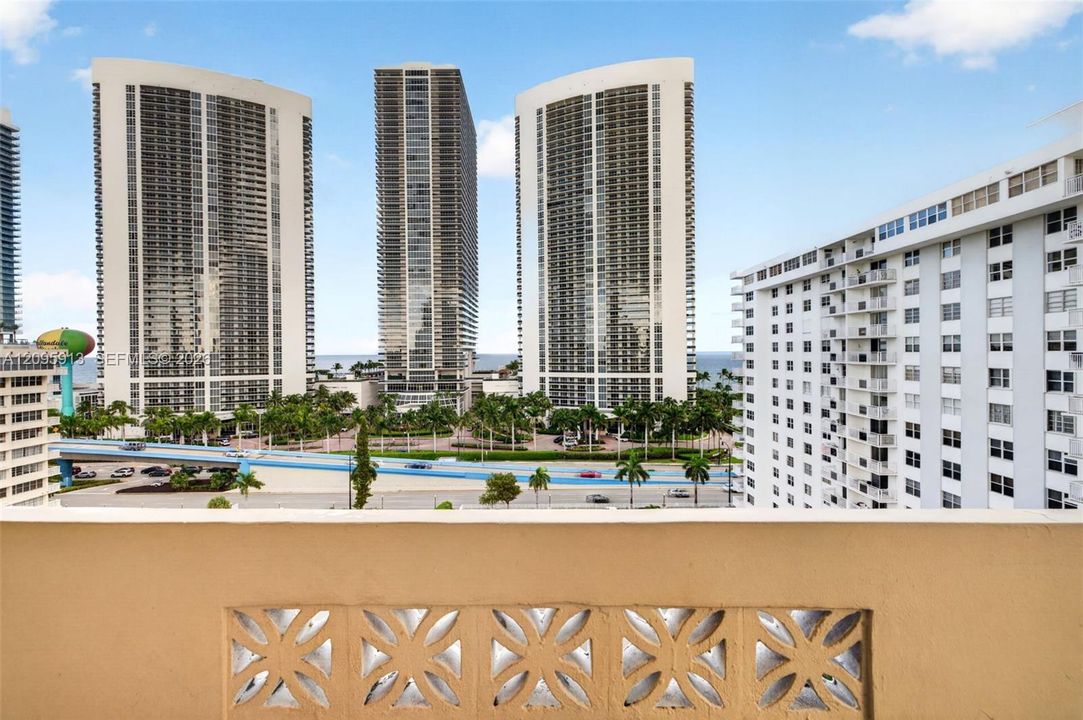 En Venta: $300,000 (2 camas, 2 baños, 1360 Pies cuadrados)