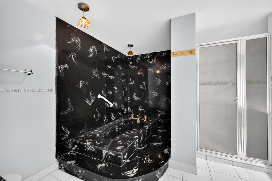 En Venta: $300,000 (2 camas, 2 baños, 1360 Pies cuadrados)