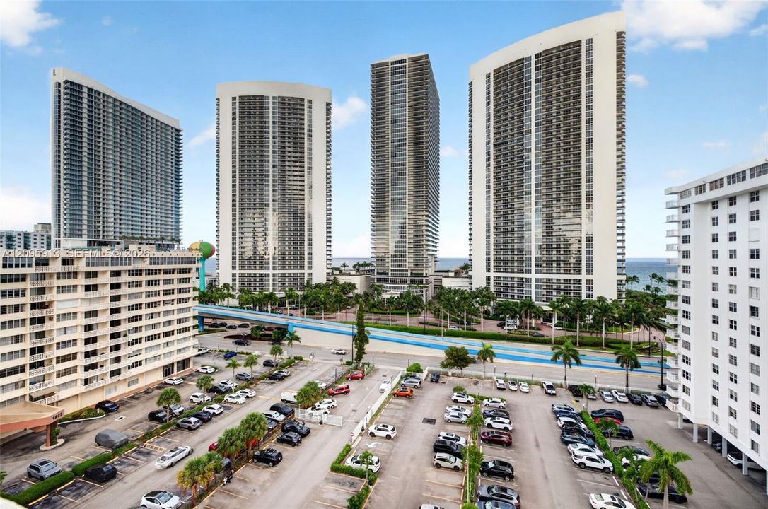 En Venta: $300,000 (2 camas, 2 baños, 1360 Pies cuadrados)