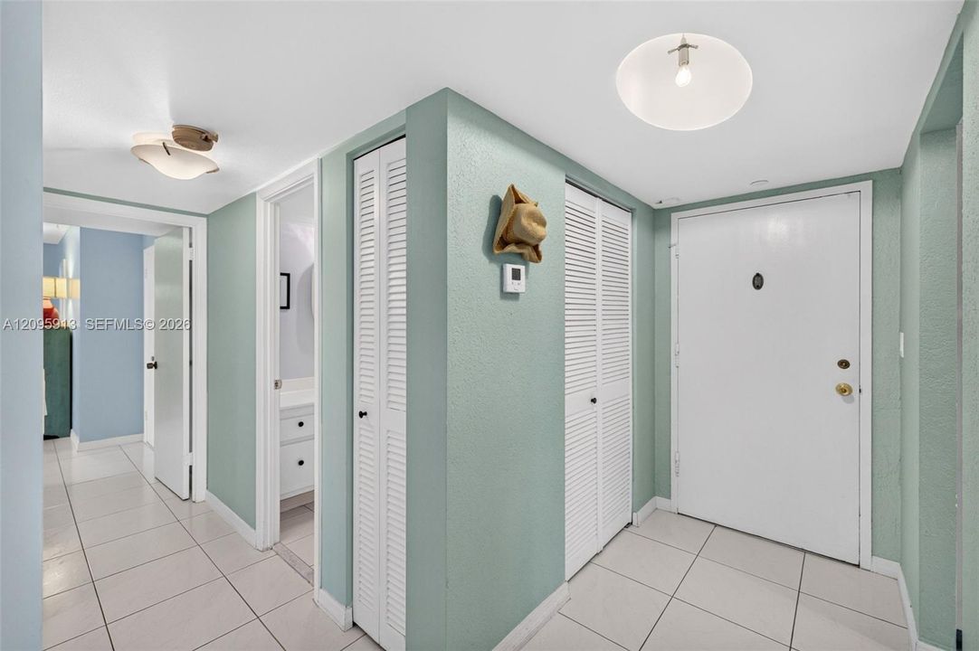 En Venta: $300,000 (2 camas, 2 baños, 1360 Pies cuadrados)