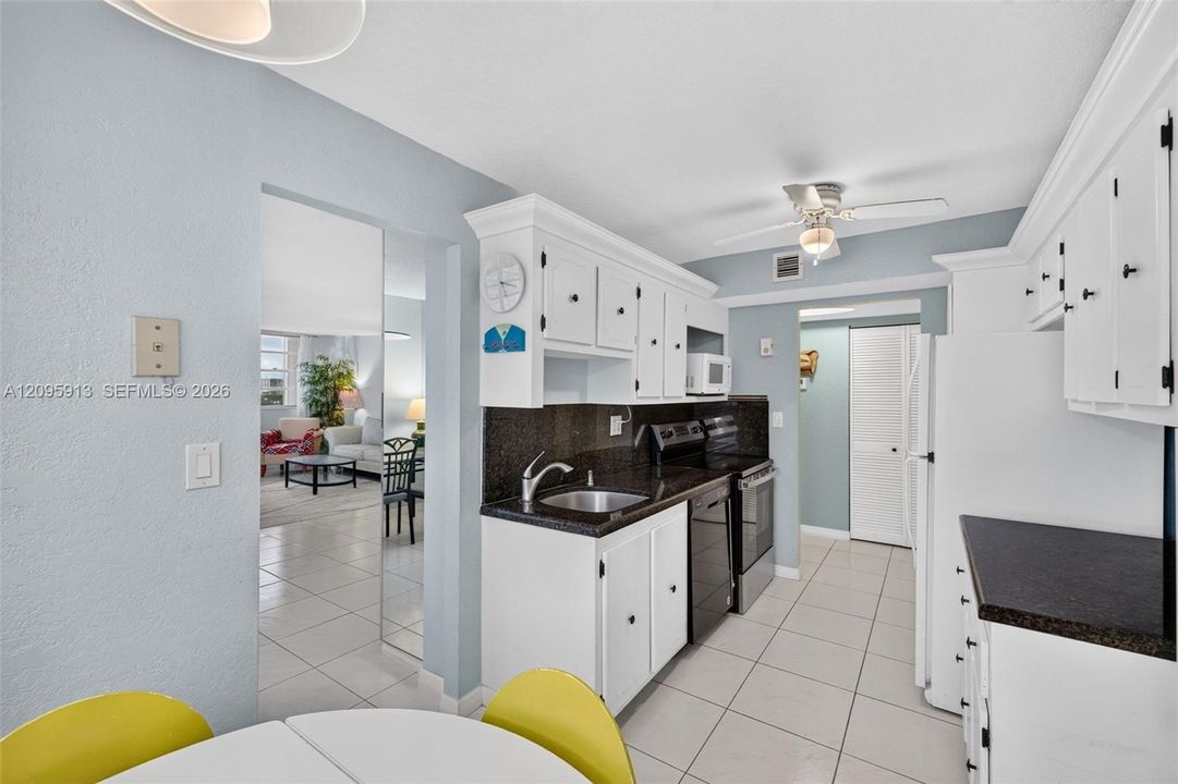 En Venta: $300,000 (2 camas, 2 baños, 1360 Pies cuadrados)