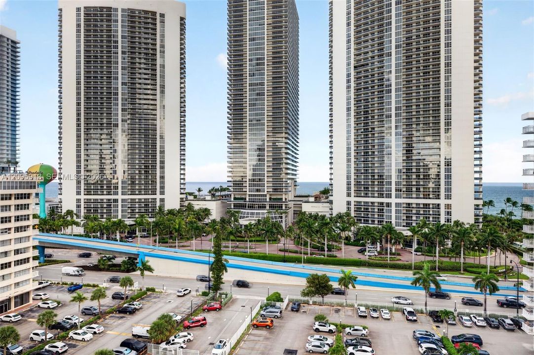 En Venta: $300,000 (2 camas, 2 baños, 1360 Pies cuadrados)