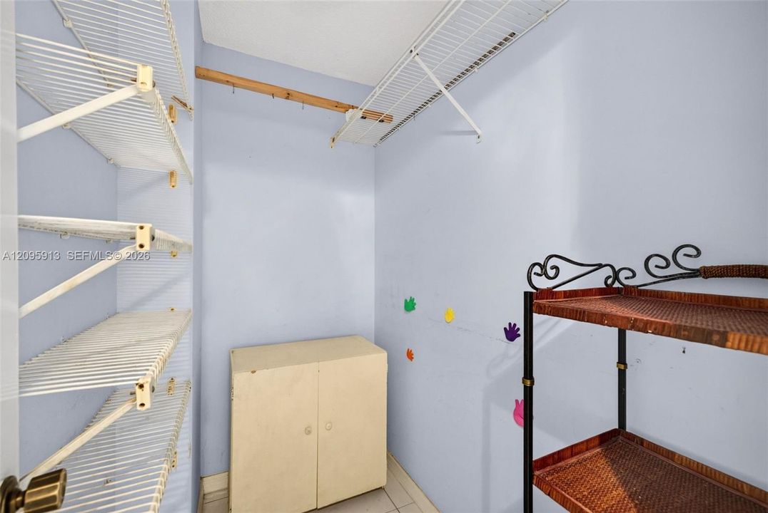 En Venta: $300,000 (2 camas, 2 baños, 1360 Pies cuadrados)