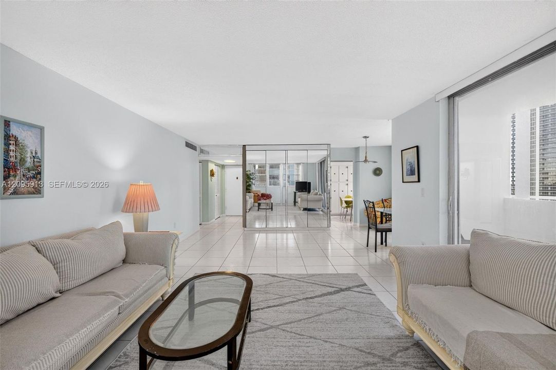 En Venta: $300,000 (2 camas, 2 baños, 1360 Pies cuadrados)