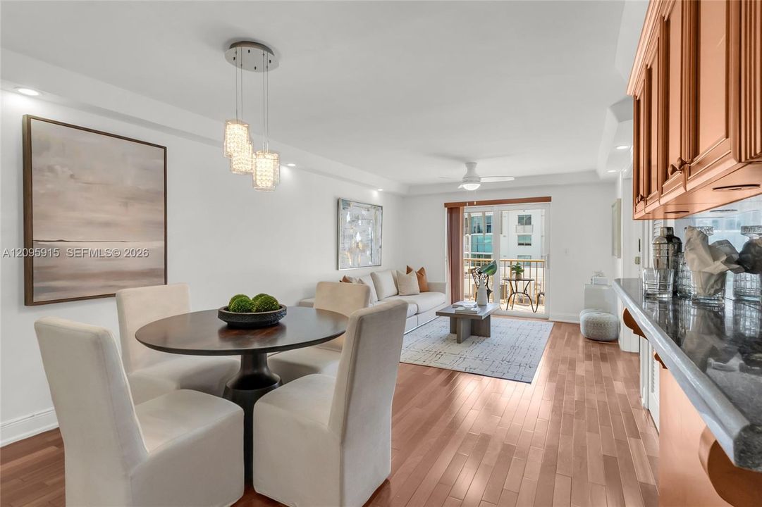 For Sale: $410,000 (1 beds, 1 baths, 708 Square Feet)