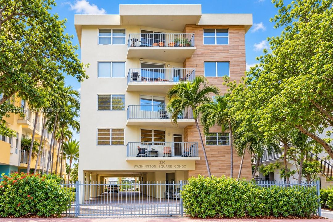 For Sale: $410,000 (1 beds, 1 baths, 708 Square Feet)