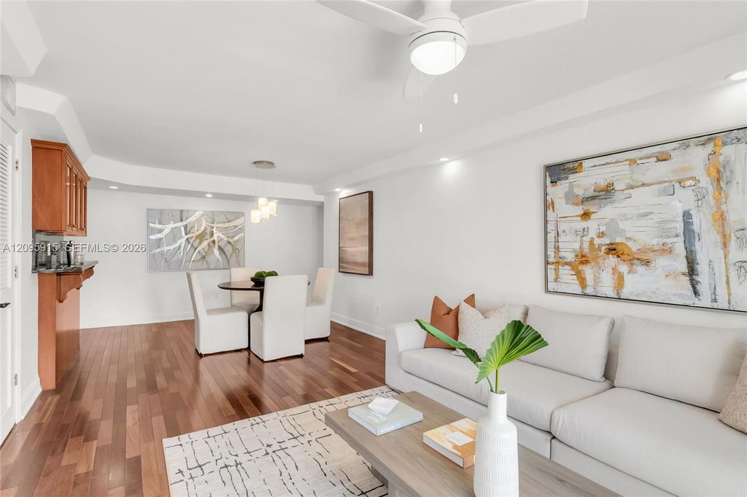 For Sale: $410,000 (1 beds, 1 baths, 708 Square Feet)