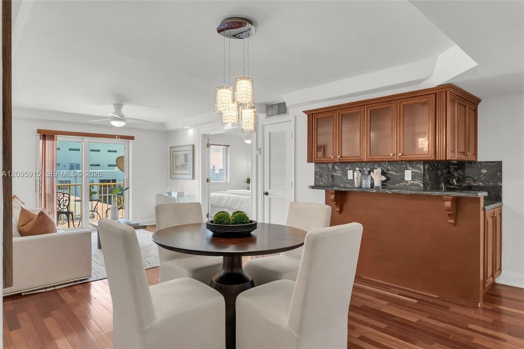 For Sale: $410,000 (1 beds, 1 baths, 708 Square Feet)