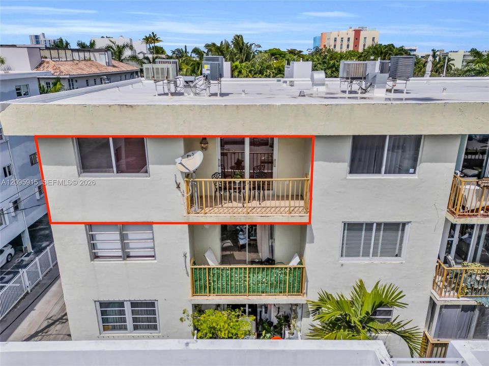For Sale: $410,000 (1 beds, 1 baths, 708 Square Feet)