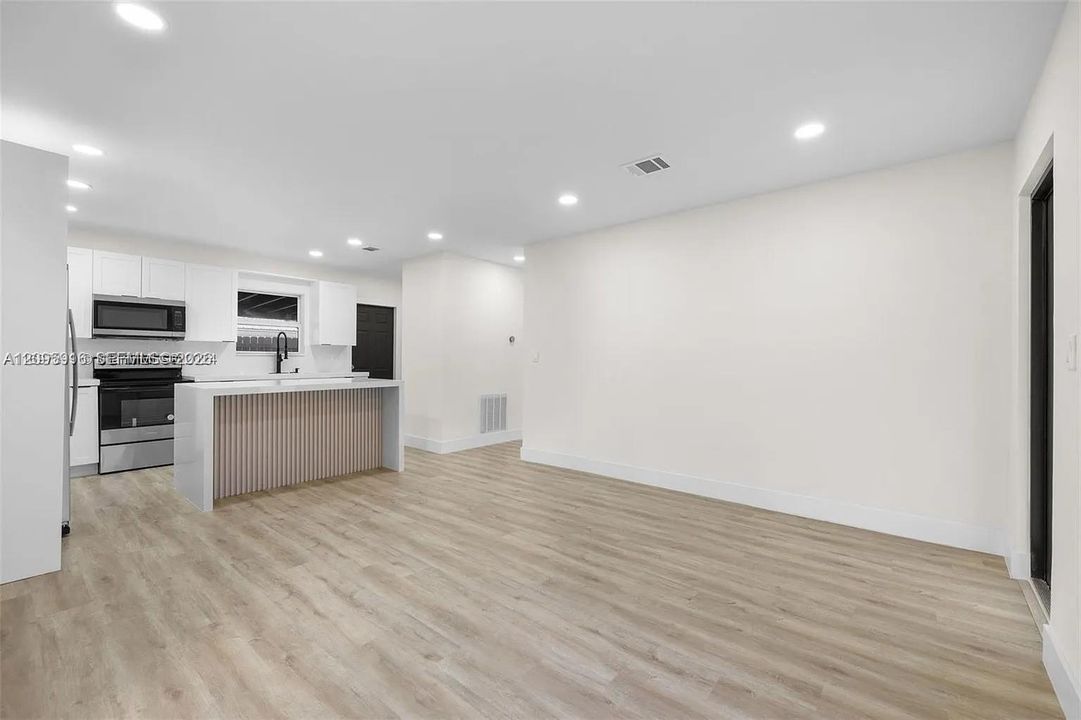 En Renta: $3,950 (4 camas, 2 baños, 1596 Pies cuadrados)