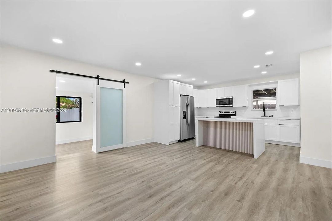 En Renta: $3,950 (4 camas, 2 baños, 1596 Pies cuadrados)