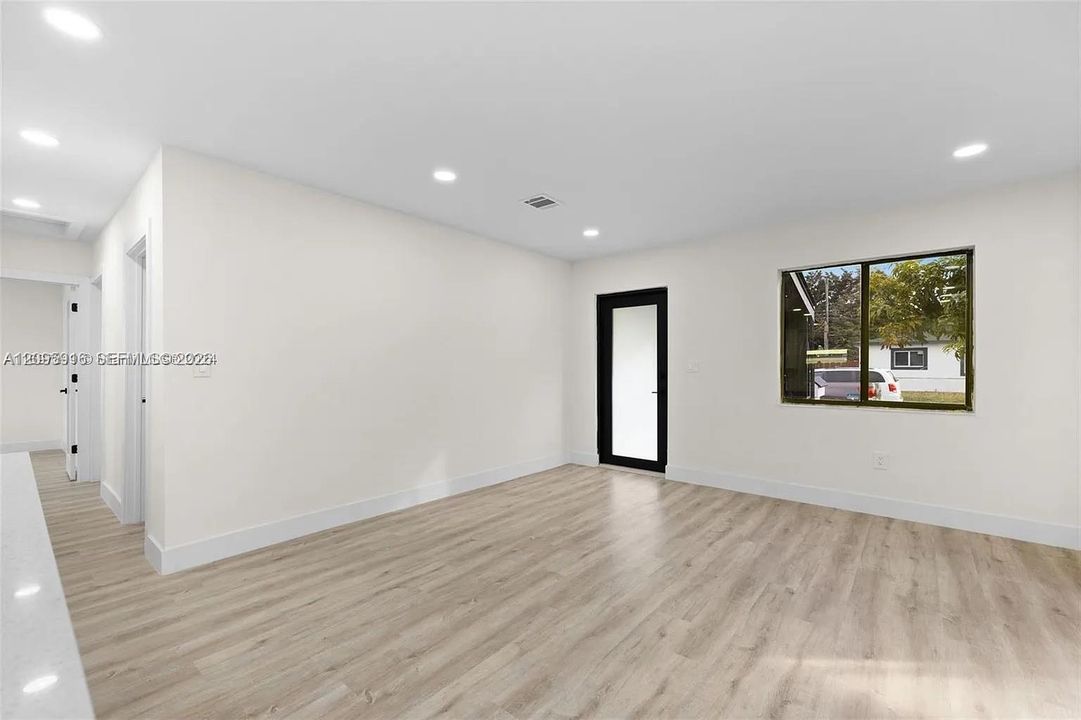 En Renta: $3,950 (4 camas, 2 baños, 1596 Pies cuadrados)