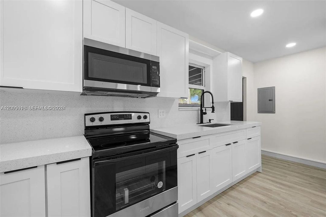 En Renta: $3,950 (4 camas, 2 baños, 1596 Pies cuadrados)