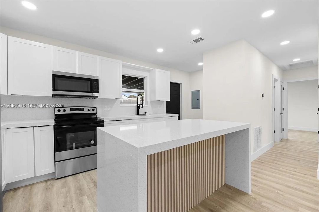 En Renta: $3,950 (4 camas, 2 baños, 1596 Pies cuadrados)