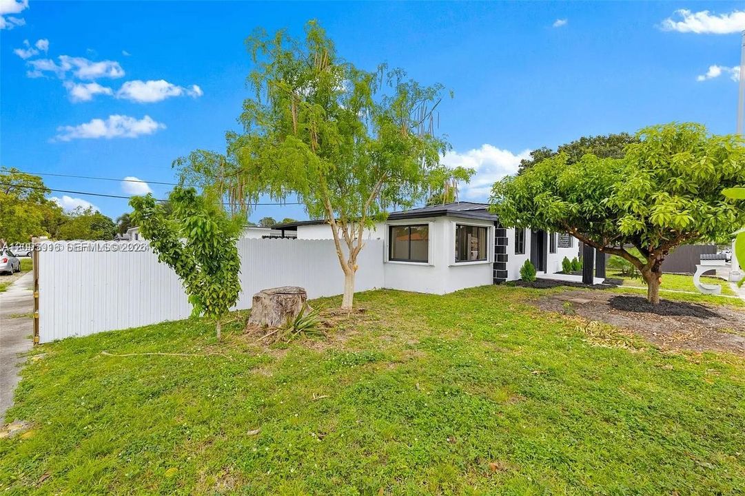 En Renta: $3,950 (4 camas, 2 baños, 1596 Pies cuadrados)