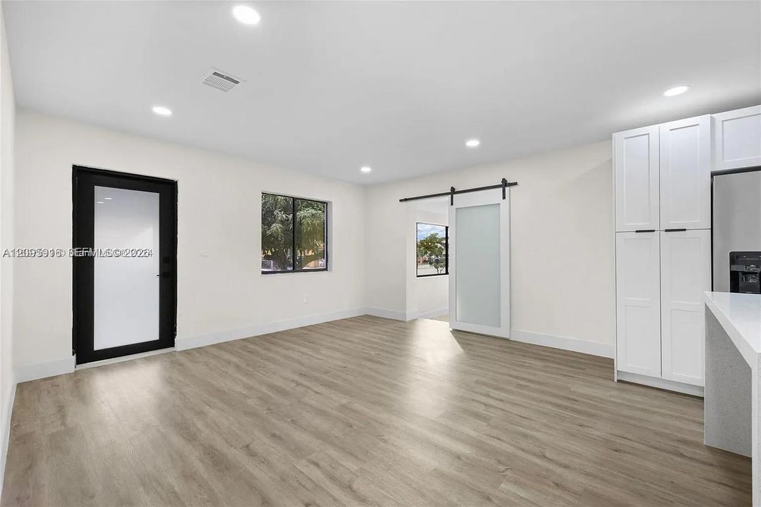 En Renta: $3,950 (4 camas, 2 baños, 1596 Pies cuadrados)