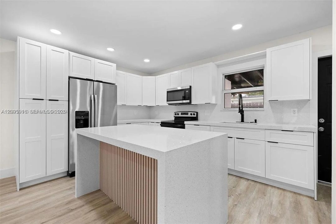 En Renta: $3,950 (4 camas, 2 baños, 1596 Pies cuadrados)