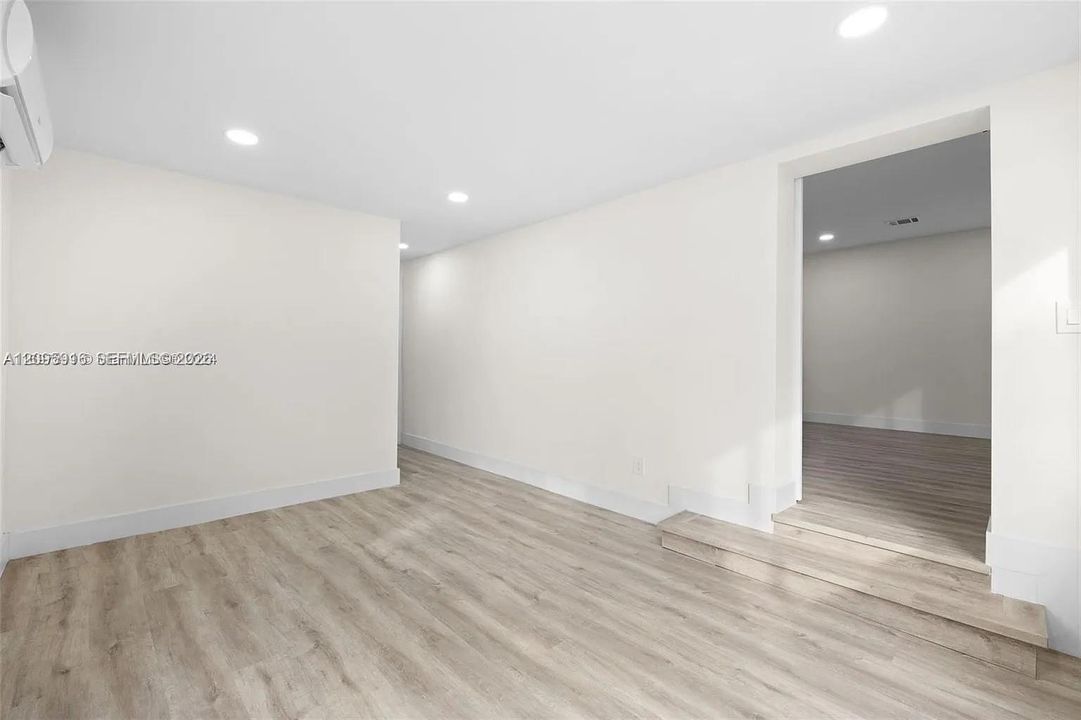 En Renta: $3,950 (4 camas, 2 baños, 1596 Pies cuadrados)