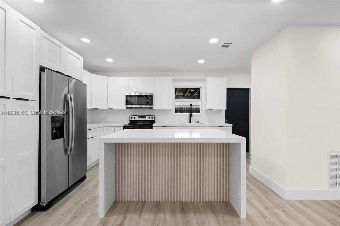 En Renta: $3,950 (4 camas, 2 baños, 1596 Pies cuadrados)