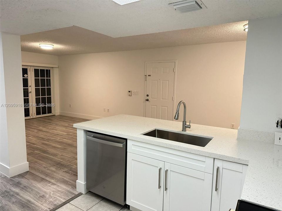 For Rent: $1,825 (1 beds, 1 baths, 778 Square Feet)
