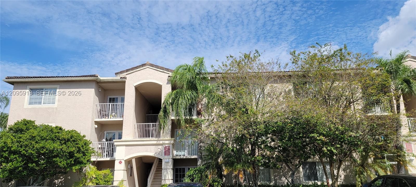 For Rent: $1,825 (1 beds, 1 baths, 778 Square Feet)