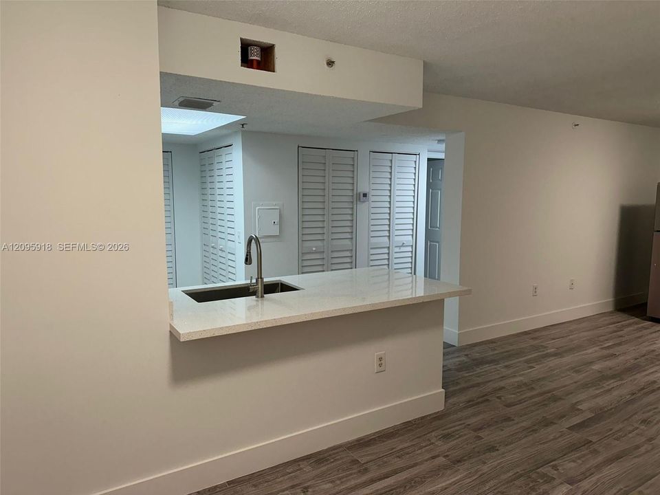 For Rent: $1,825 (1 beds, 1 baths, 778 Square Feet)