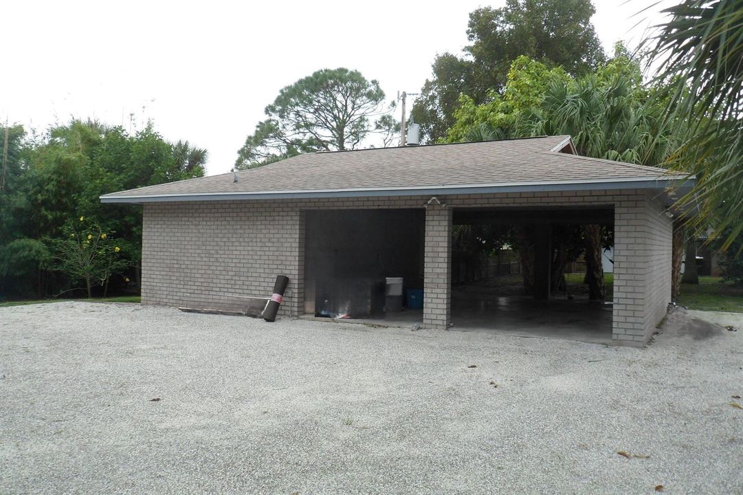 Exterior Car port