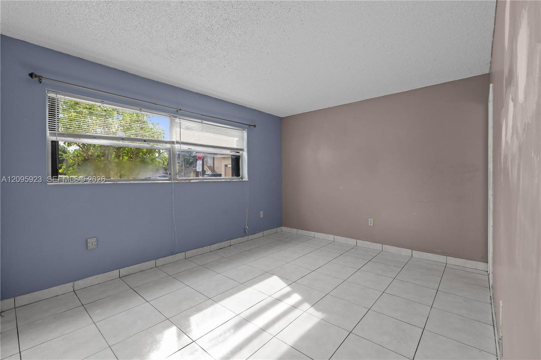 En Venta: $250,000 (2 camas, 2 baños, 825 Pies cuadrados)