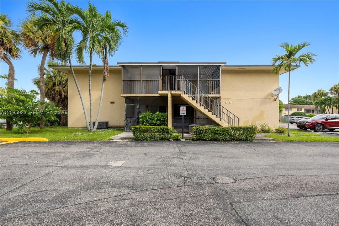 En Venta: $250,000 (2 camas, 2 baños, 825 Pies cuadrados)