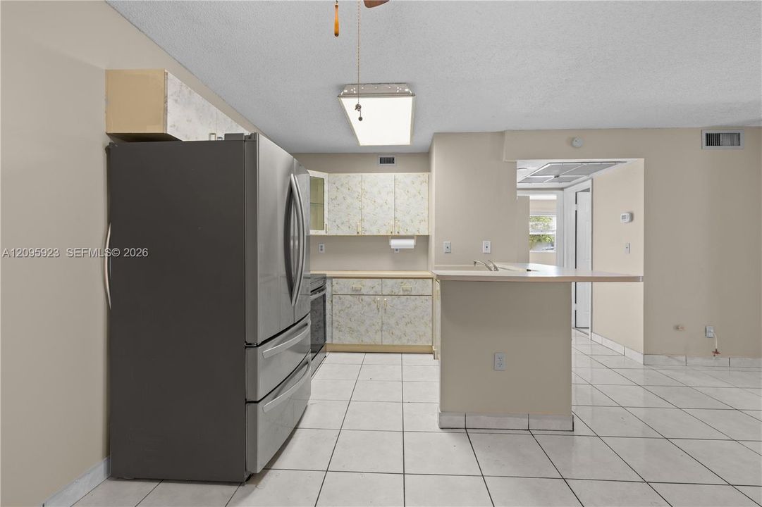 En Venta: $250,000 (2 camas, 2 baños, 825 Pies cuadrados)