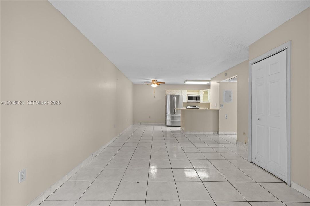 En Venta: $250,000 (2 camas, 2 baños, 825 Pies cuadrados)