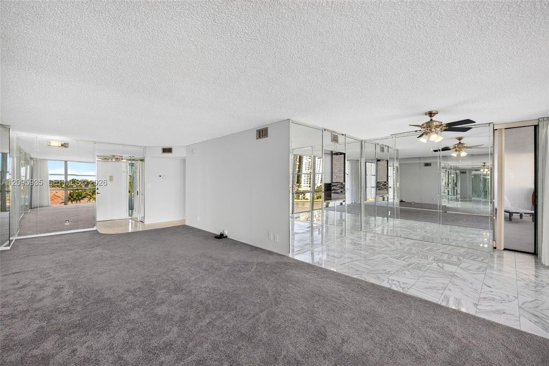 En Venta: $325,000 (2 camas, 2 baños, 1455 Pies cuadrados)