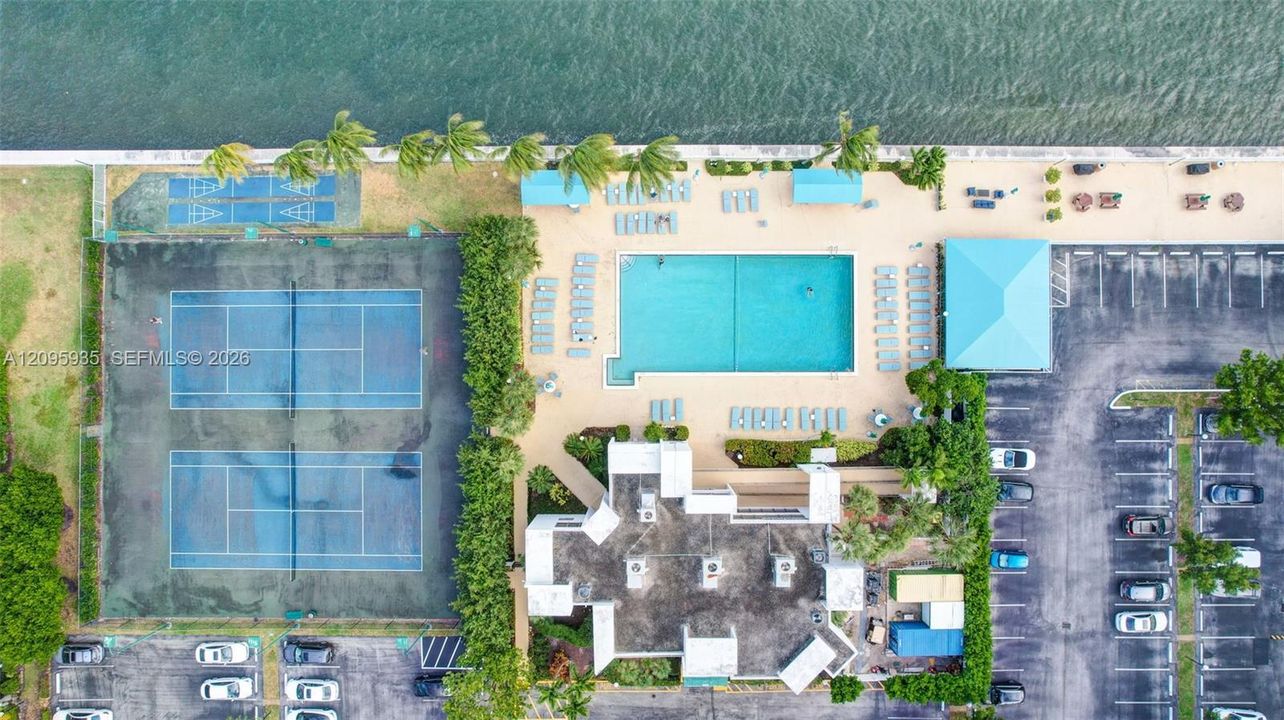 En Venta: $325,000 (2 camas, 2 baños, 1455 Pies cuadrados)