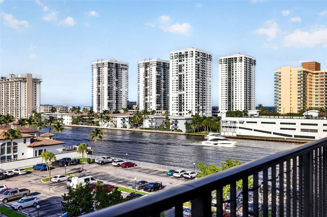 En Venta: $325,000 (2 camas, 2 baños, 1455 Pies cuadrados)