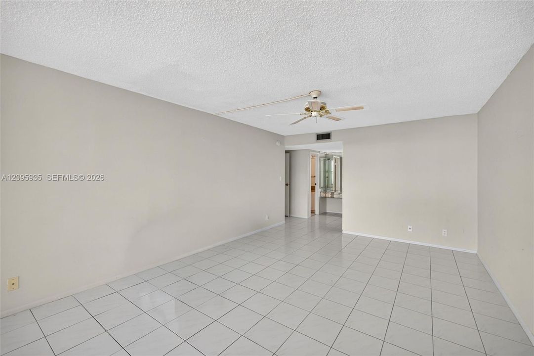 En Venta: $325,000 (2 camas, 2 baños, 1455 Pies cuadrados)