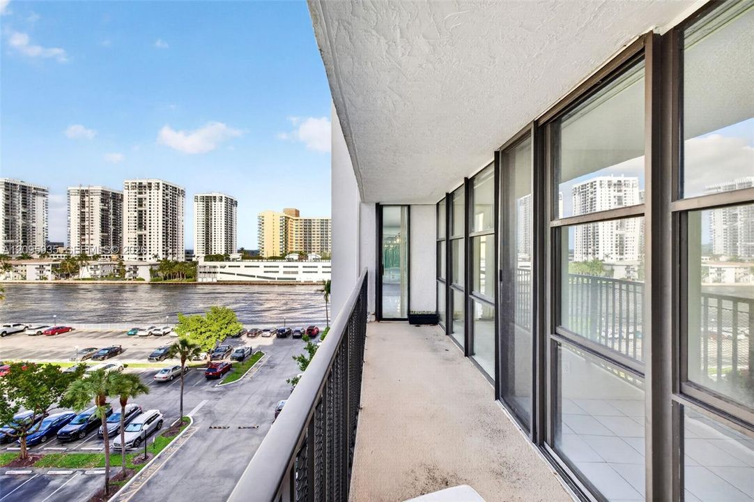 En Venta: $325,000 (2 camas, 2 baños, 1455 Pies cuadrados)