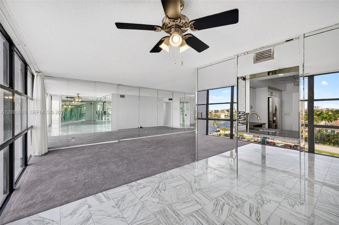En Venta: $325,000 (2 camas, 2 baños, 1455 Pies cuadrados)