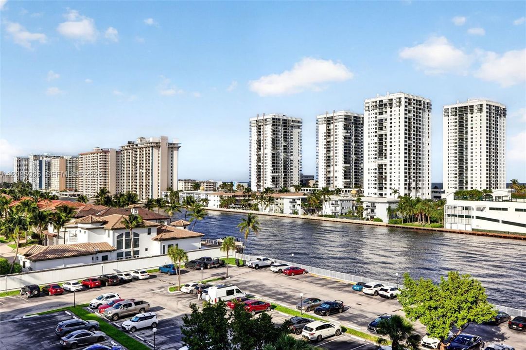 En Venta: $325,000 (2 camas, 2 baños, 1455 Pies cuadrados)