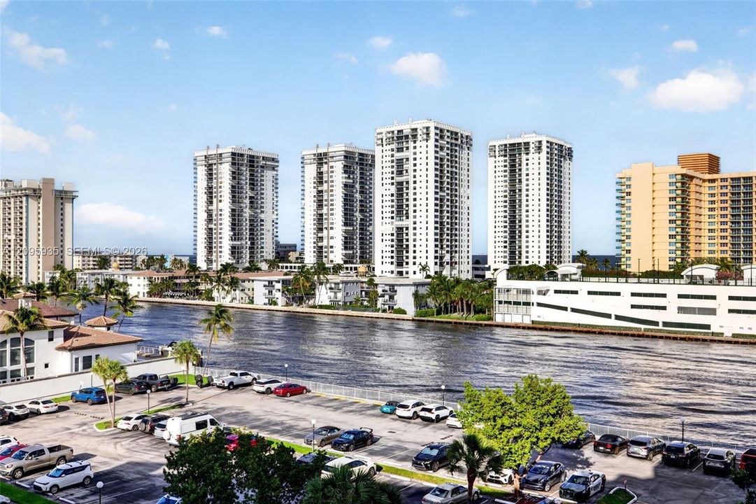 En Venta: $325,000 (2 camas, 2 baños, 1455 Pies cuadrados)