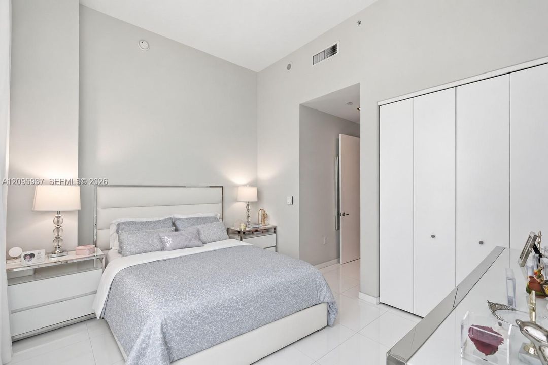 For Sale: $2,695,000 (3 beds, 3 baths, 2065 Square Feet)